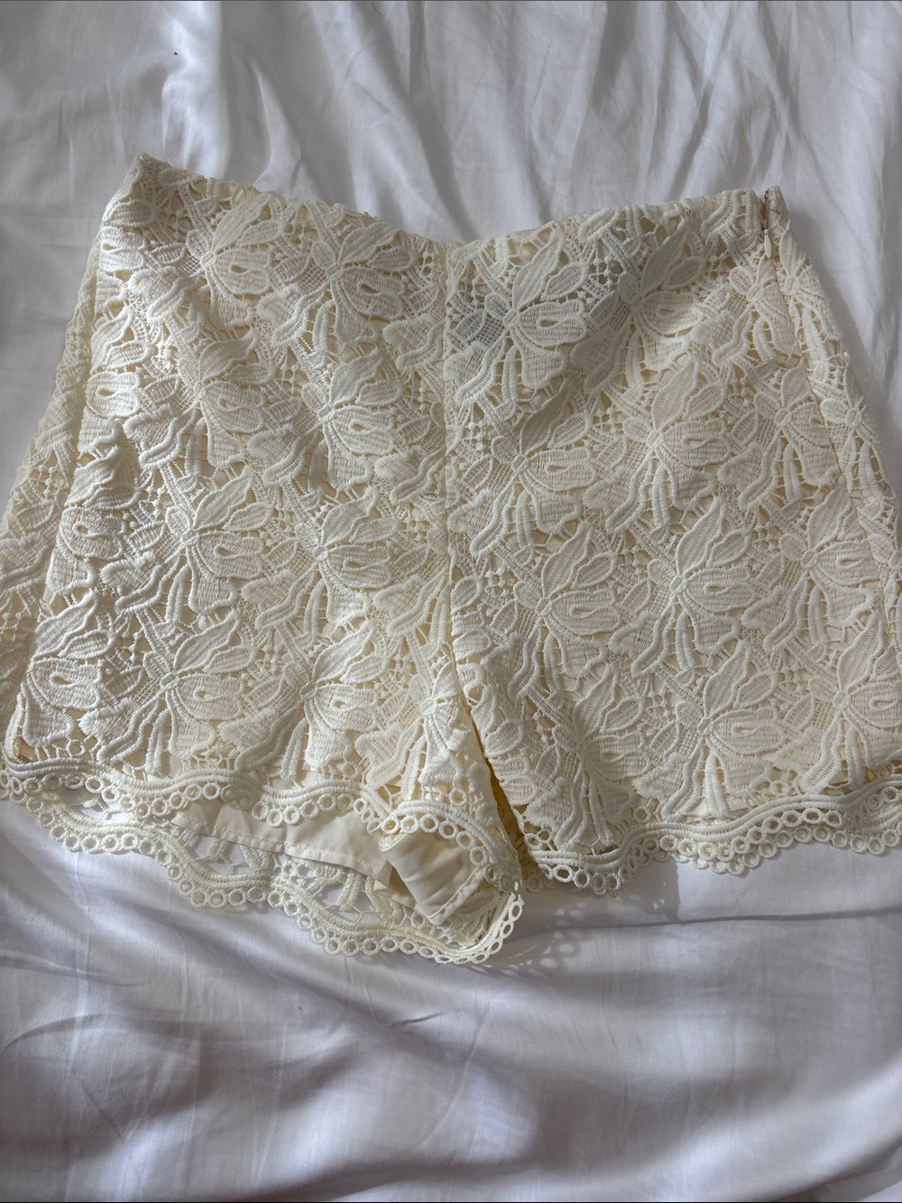 NWT Worthington Lace Trim Cream Shorts